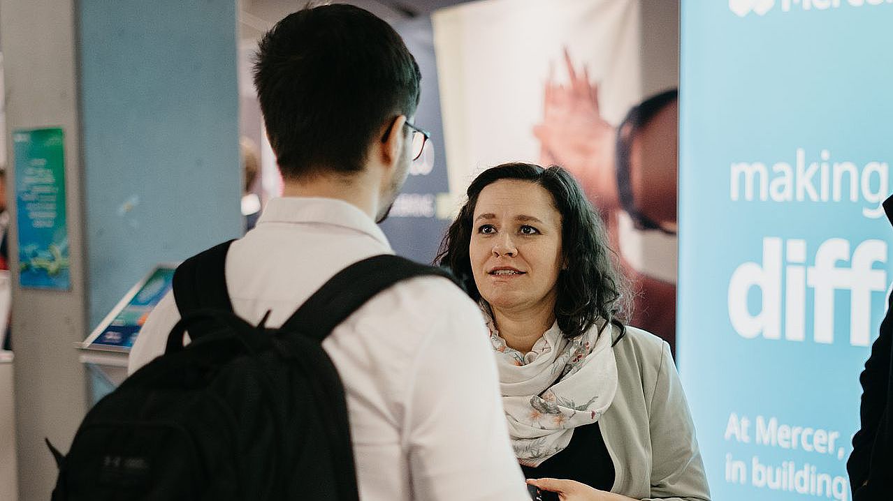 A student talks to a company representative at the WiMa Congress 2024, at Ulm University