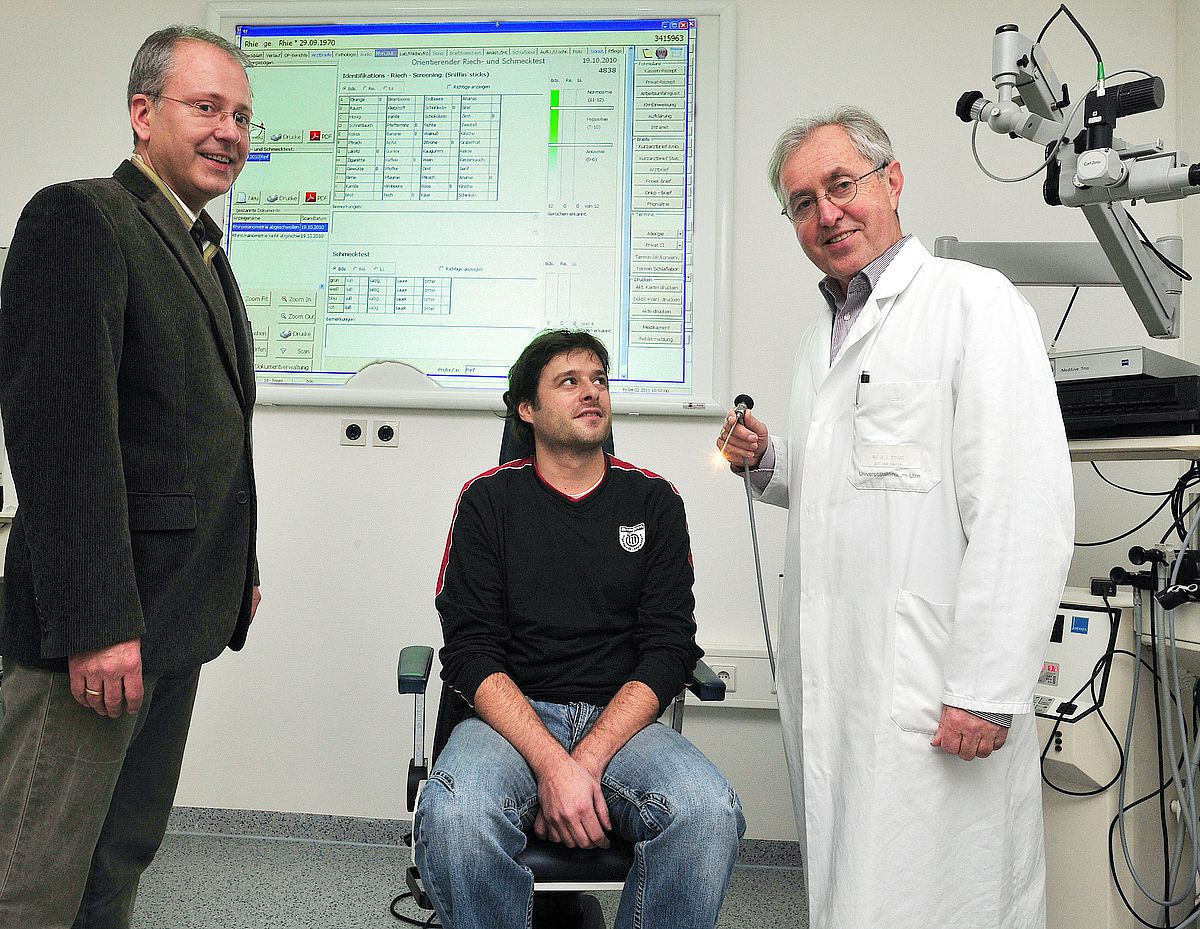 Die neue ePA erleichtert den Klinikbetrieb enorm. Darüber freuen sich ganz besonders Prof. Gerhard Rettinger (rechts), Ärztlicher Direktor der Ulmer HNO-Universitätsklinik, und Klinikinformatiker Dr. Siegfried Tewes, der das Programm maßgeblich entwic