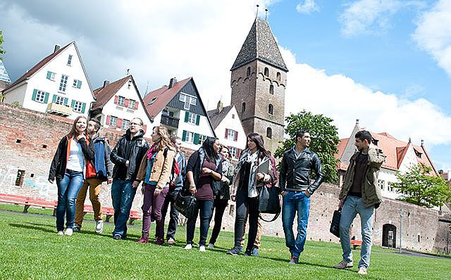 Studentengruppe in der Stadt