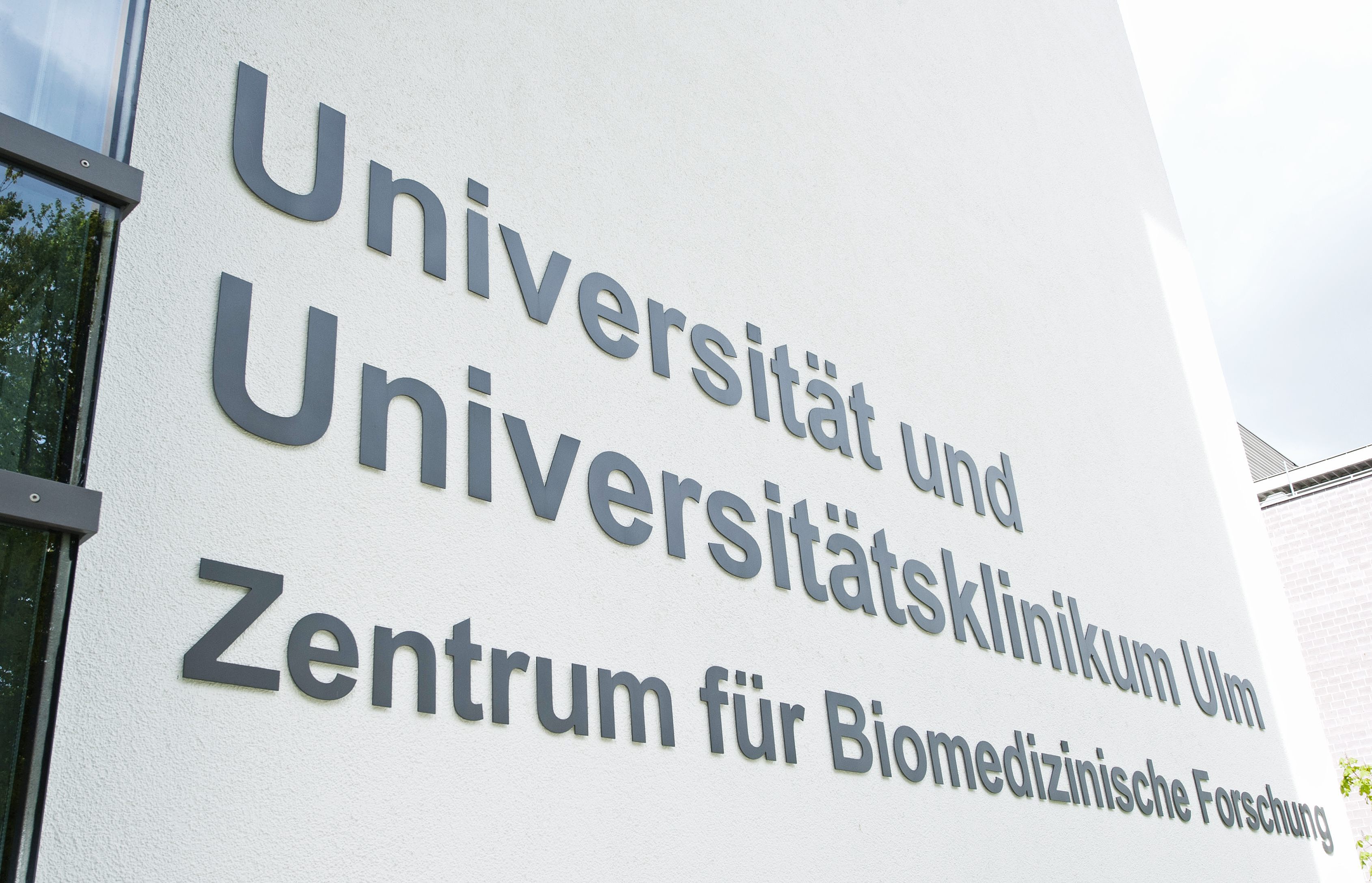 Foto Eingangsbereich Zentrum für Biomedizinische Forschung