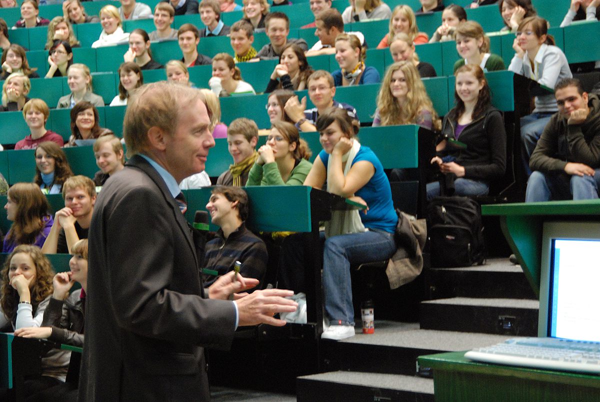 Erstsemesterbegrüßung durch Uni-Präsident Prof. Karl Joachim Ebeling (oben) und den ASTA-Vorsitzenden Marc Grathwohl