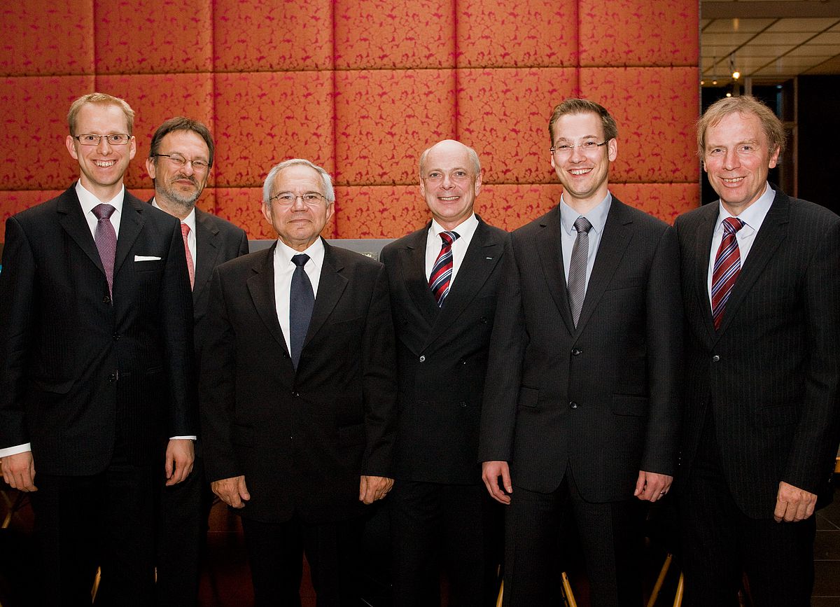  Dr. Martin Riesner, Prof. Hans-Joachim Zwiesler, Jean-Luc Besson, Chief Risk Officer der SCOR Gruppe, Prof. Dietmar Zietsch, Direktion SCOR Deutschland,  Rainer Kastenmeier und Prof. Karl Joachim Ebeling (v. l. nach r.)