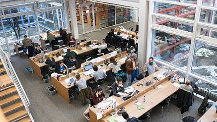 Arbeit in der Bibliothek