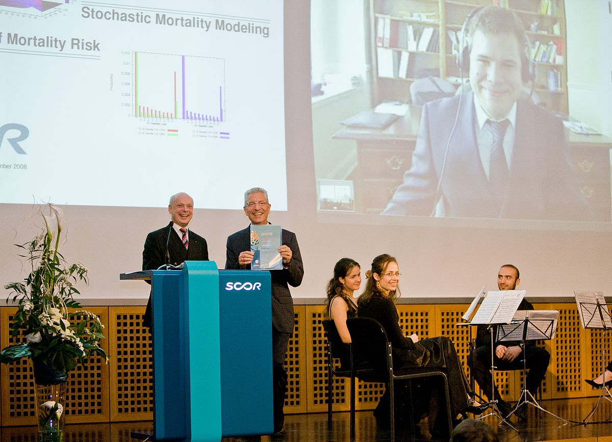  Dr. Martin Riesner, Prof. Hans-Joachim Zwiesler, Jean-Luc Besson, Chief Risk Officer der SCOR Gruppe, Prof. Dietmar Zietsch, Direktion SCOR Deutschland,  Rainer Kastenmeier und Prof. Karl Joachim Ebeling (v. l. nach r.)