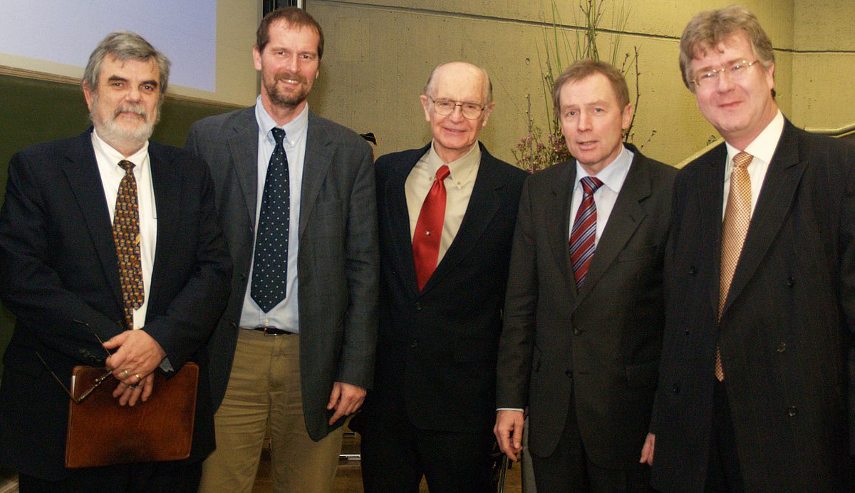 Prof. H. Joseph Newton, Dekan, Texas A&M, Prof. Axel Groß
Dekan der Fakultät für Naturwissenschaften; Prof.  Marlan O. Scully, Texas A&M und Princeton University, Prof. Karl Joachim Ebeling, Präsident der Universität Ulm, Prof. Wolfgang Schleich, In