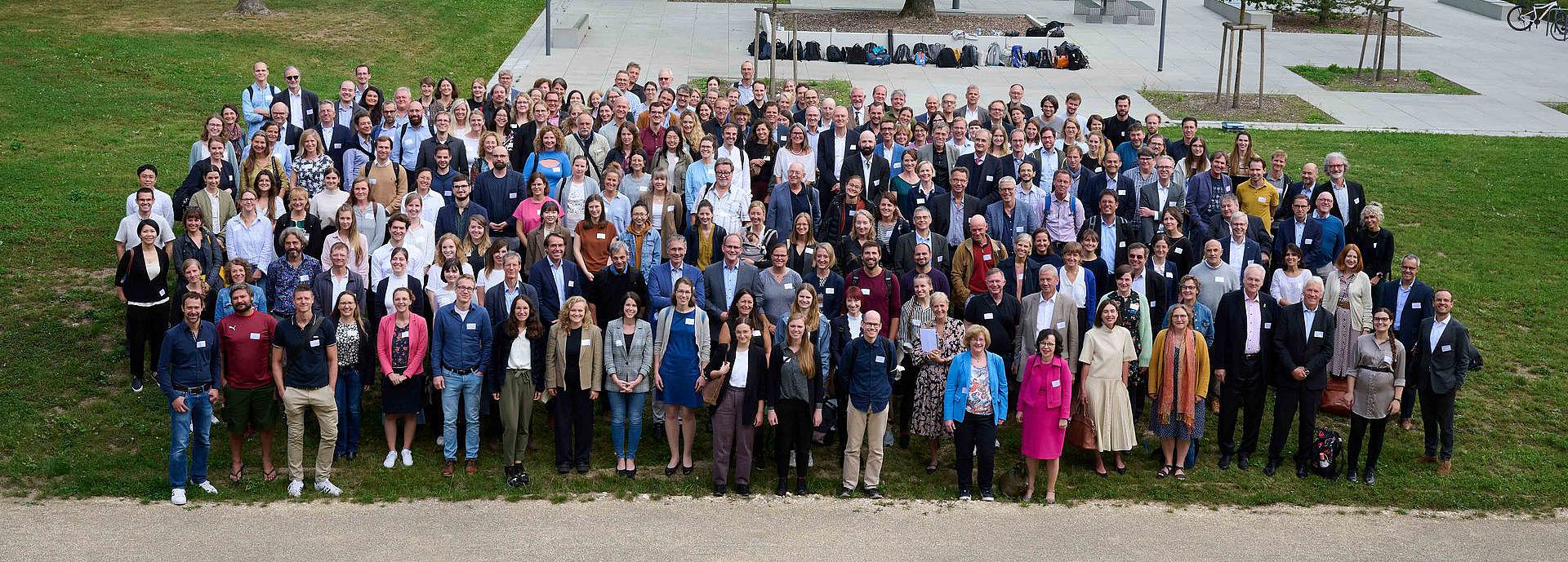 Gruppenbild mit Teilnehmender der Tagung