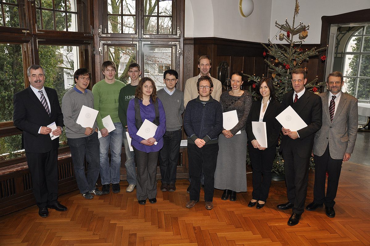 v. li. UUG-Vorsitzender Hans Hengartner, Dominic Rathje Matthias Weber, Sebastian Schmidt (alle Fachschaft Elektrotechnik), Katja Setzer, Juniorprof. Zakhar Kabluchko, Dr. Philipp von Wrangell, Dr. Antonio Negretti, Dr. Mirjam Knörnschild, Dr. Gabriela K