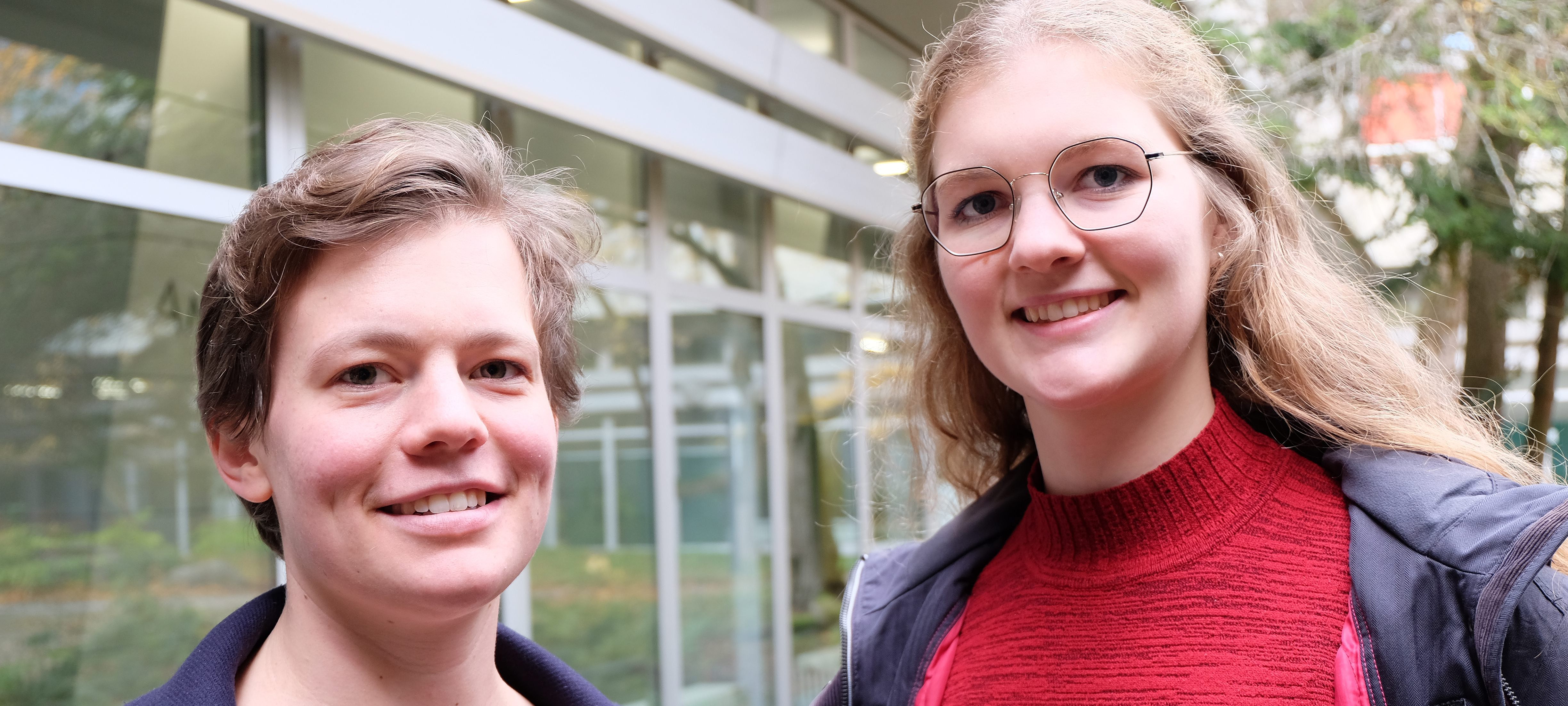 Studierende Annika Bohn und Jana Tertel