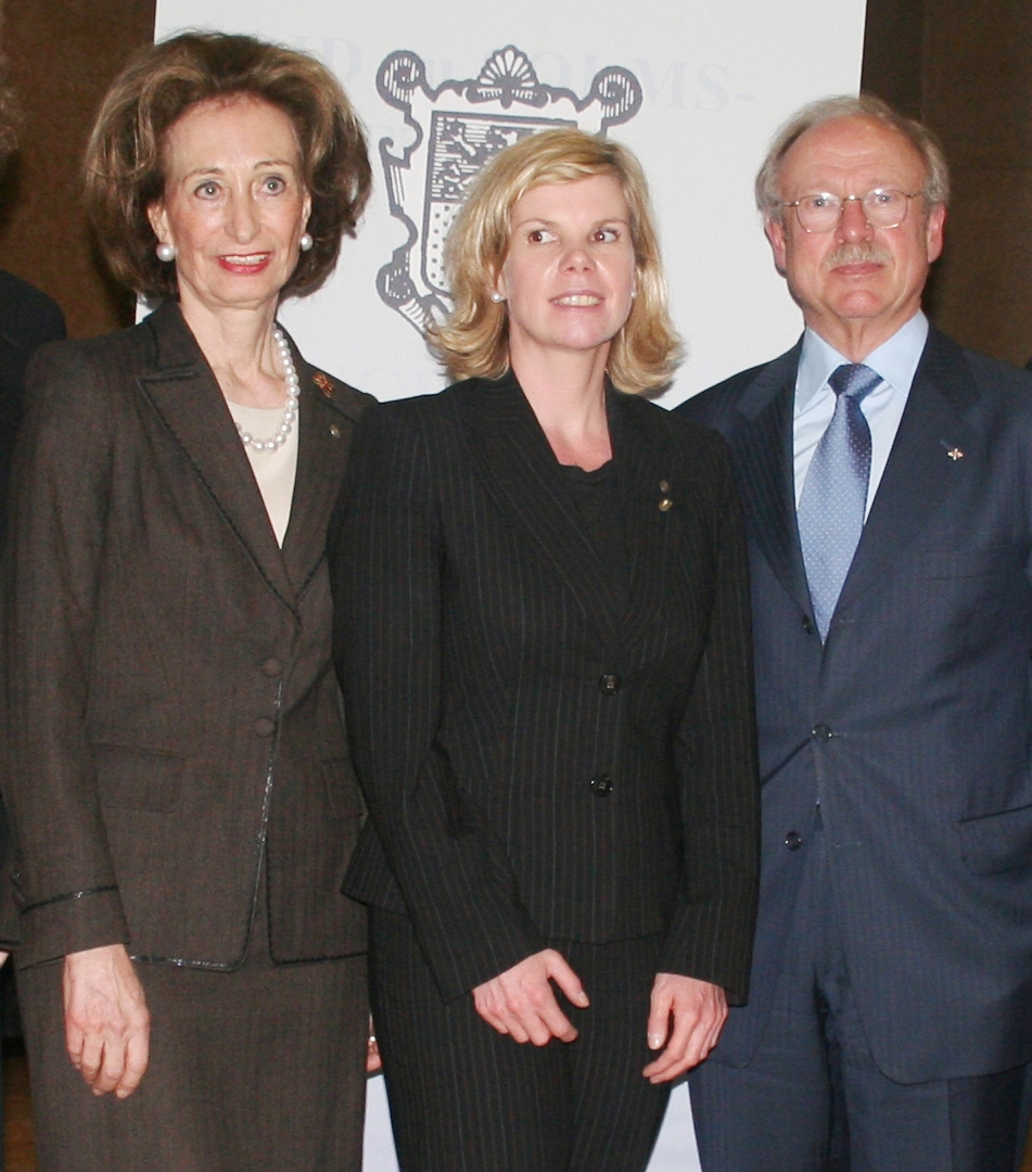 Bei der Preisverleihung in Frankfurt: in der Mitte die Preisträgerin Prof. Nicole Rotter,  li. Dr. Ingrid Gräfin zu Solms-Wildenfels