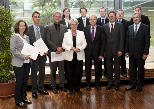 Unipräsident Prof. Karl-Joachim Ebeling<br>mit den Preisträgern und Ehrengästen