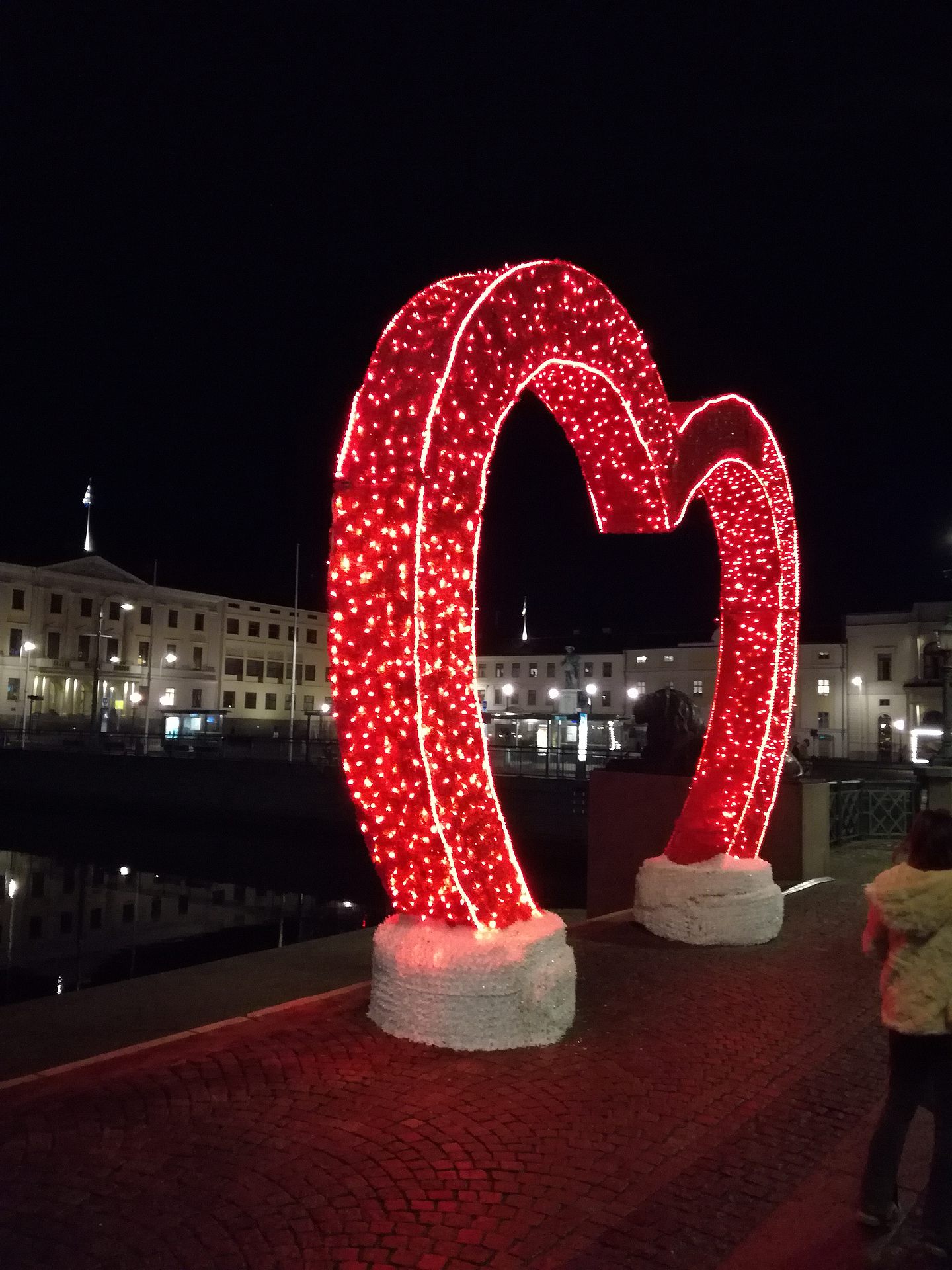 Beleuchtetes Herz in Göteborg im Winter