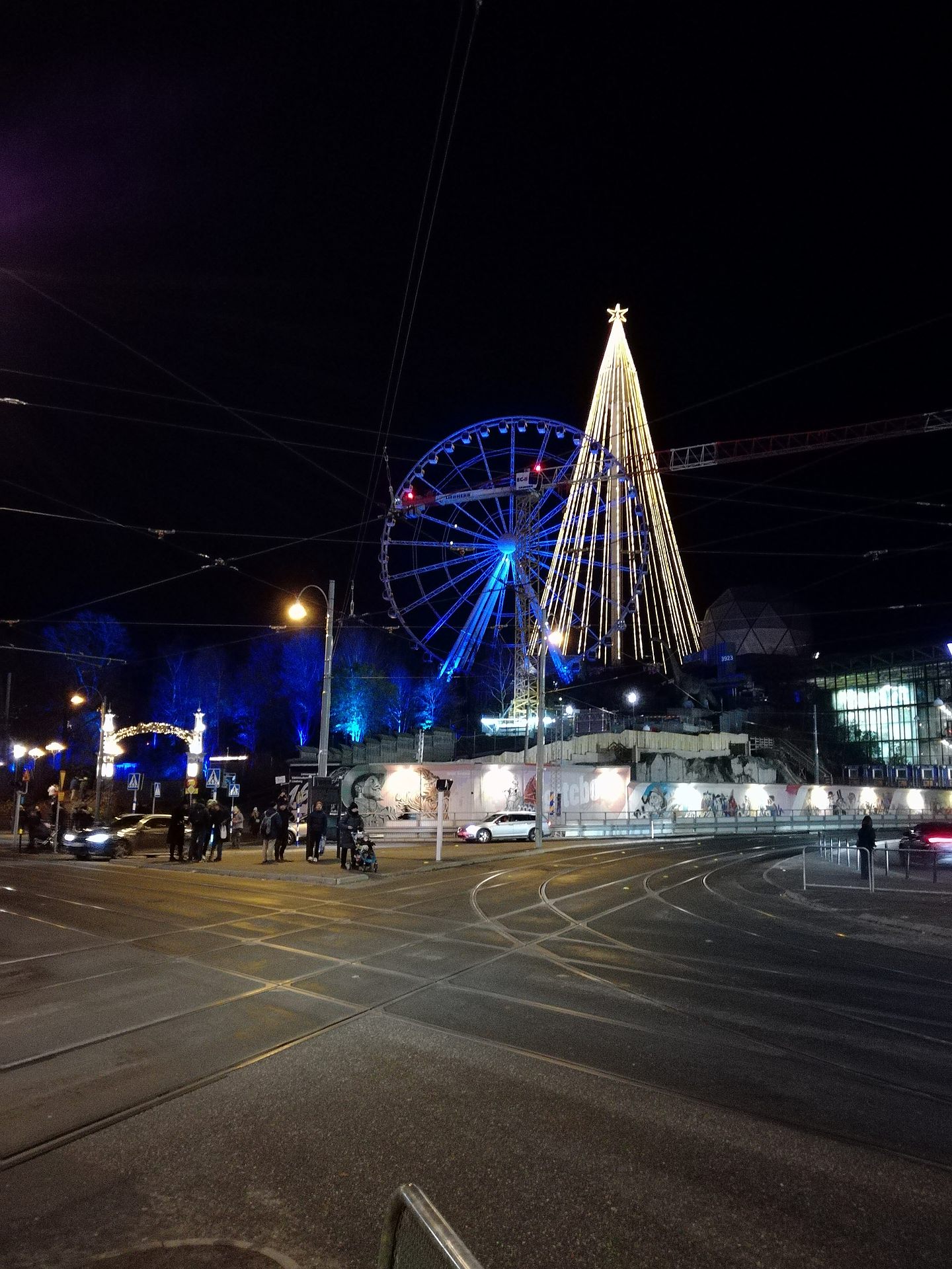 Beleuchtete Ornamente im Freien von Liseberg im Winter