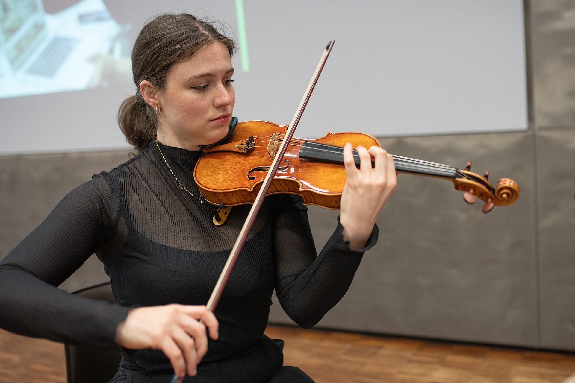 [Translate to English:] Kathrin Eberitzsch, Violine 1, Streichquartett des Orchesters der universität Ulm