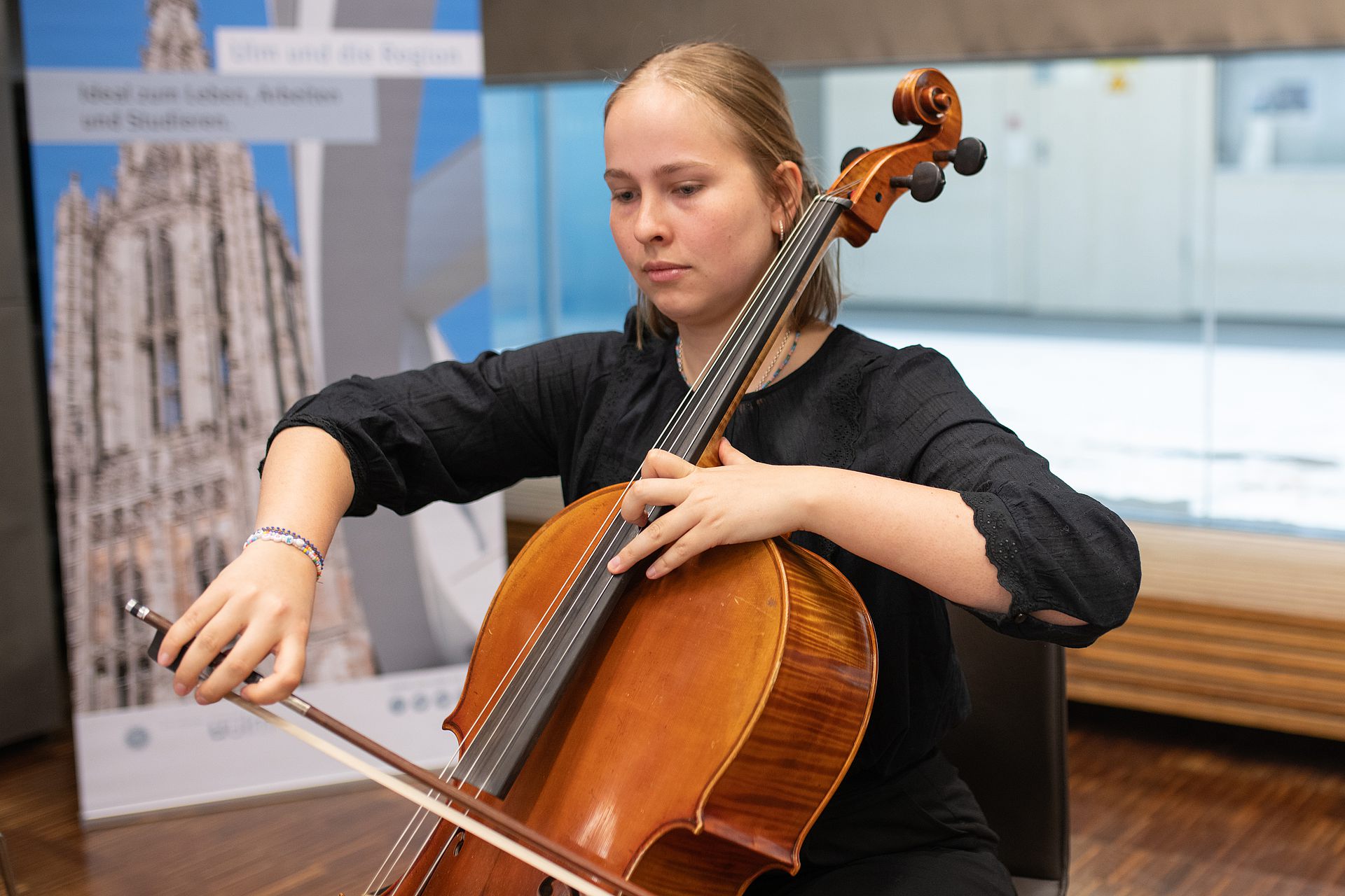 [Translate to English:] Paulina Kreczy, Cello, Streichquartett des Orchesters der Universität Ulm