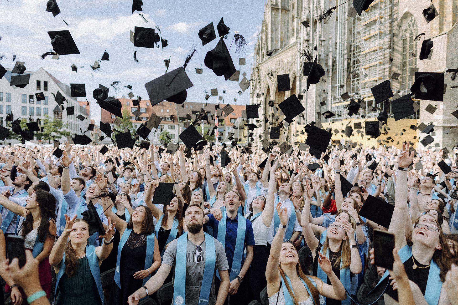 Throwing hats on Münsterplatz