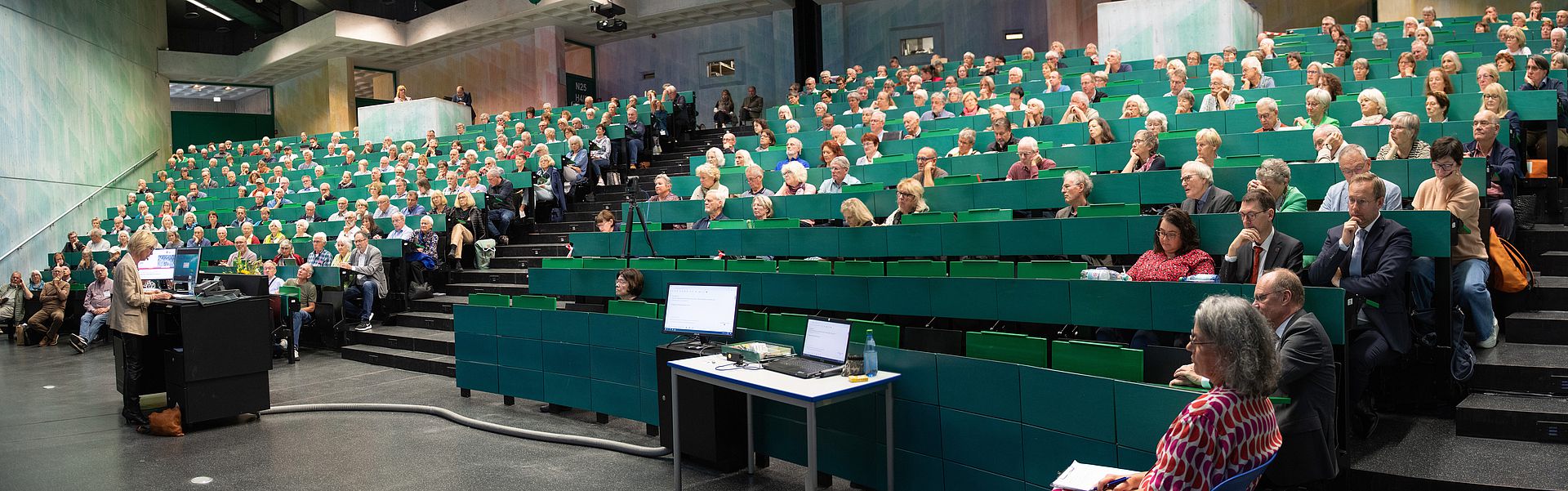 Teilnehmende im Hörsaal